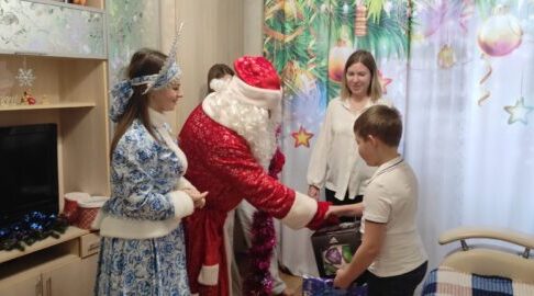 Замгубернатора Брянской области Галина Петушкова исполнила новогодние желания трубчевских детей